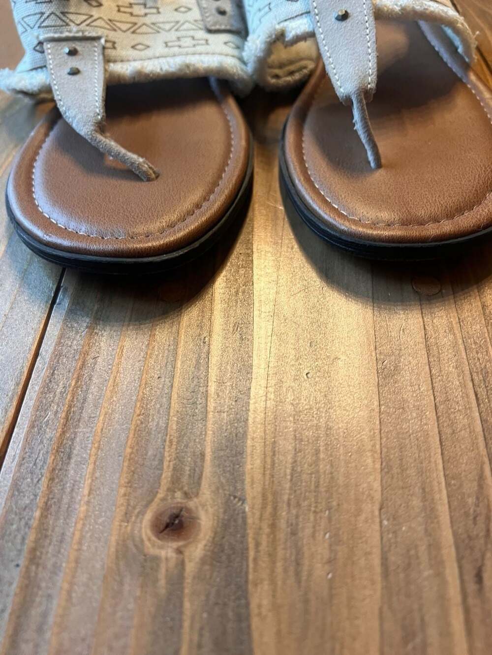 Minnetonka Women's Southwest Print Frayed Canvas Thong Sandals size 9 - Picture 3 of 5